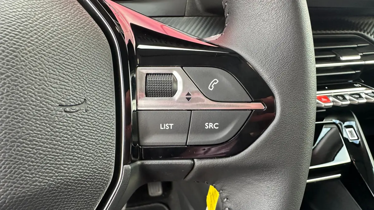 1.2 PureTech 100 Allure | Apple Carplay / Android Auto | Navigatie | Camera | Cruise Control | | Achterbank in delen neerklapbaar | Achteruitrijcamera | Apple Carplay/Android Auto|telefoonin