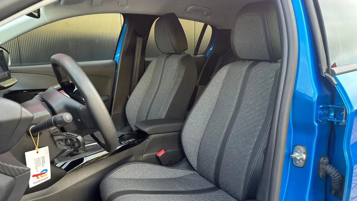 1.2 PureTech 100 Allure | Apple Carplay / Android Auto | Navigatie | Camera | Cruise Control | | Achterbank in delen neerklapbaar | Achteruitrijcamera | Apple Carplay/Android Auto|telefoonin