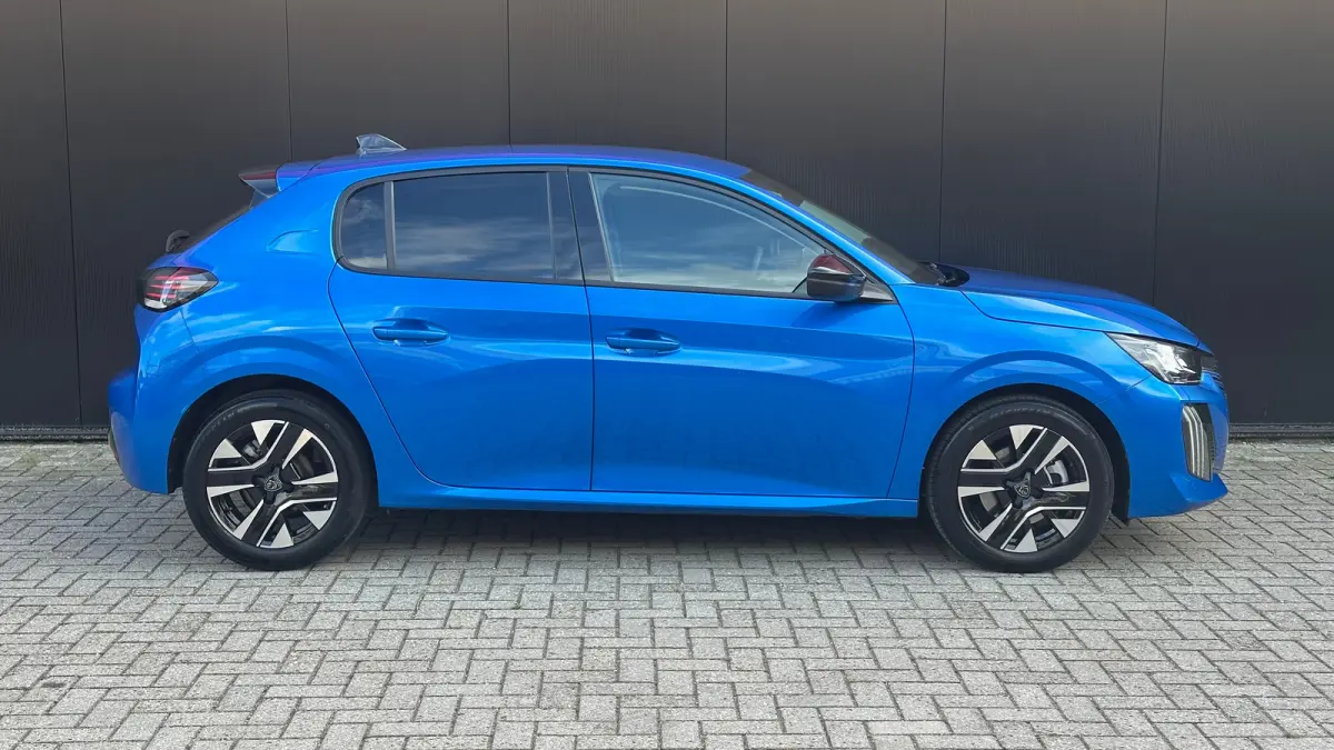 1.2 PureTech 100 Allure | Apple Carplay / Android Auto | Navigatie | Camera | Cruise Control | | Achterbank in delen neerklapbaar | Achteruitrijcamera | Apple Carplay/Android Auto|telefoonin