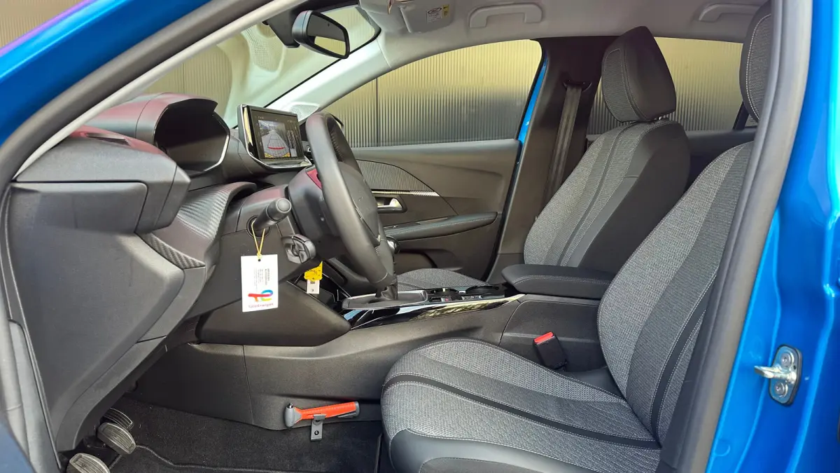 1.2 PureTech 100 Allure | Apple Carplay / Android Auto | Navigatie | Camera | Cruise Control | | Achterbank in delen neerklapbaar | Achteruitrijcamera | Apple Carplay/Android Auto|telefoonin