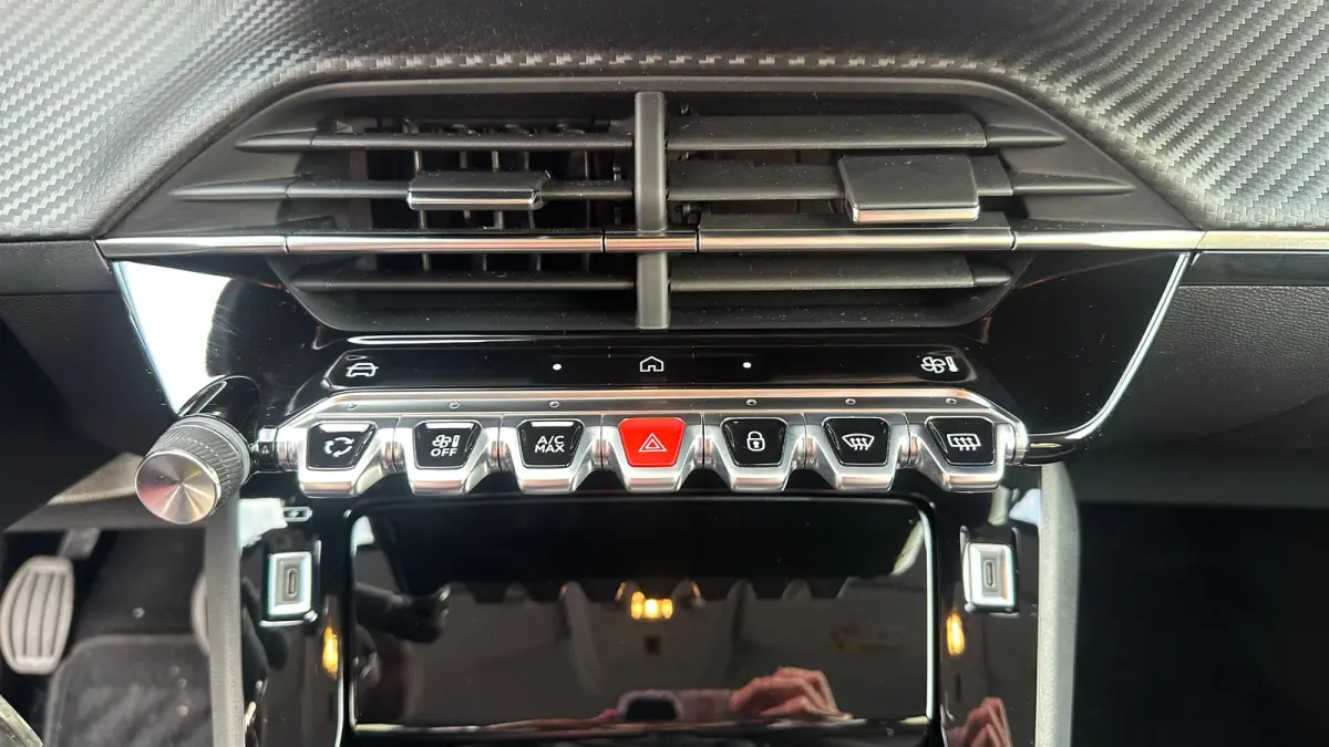 1.2 PureTech 100 Allure | Apple Carplay / Android Auto | Navigatie | Camera | Cruise Control | | Achterbank in delen neerklapbaar | Achteruitrijcamera | Apple Carplay/Android Auto|telefoonin