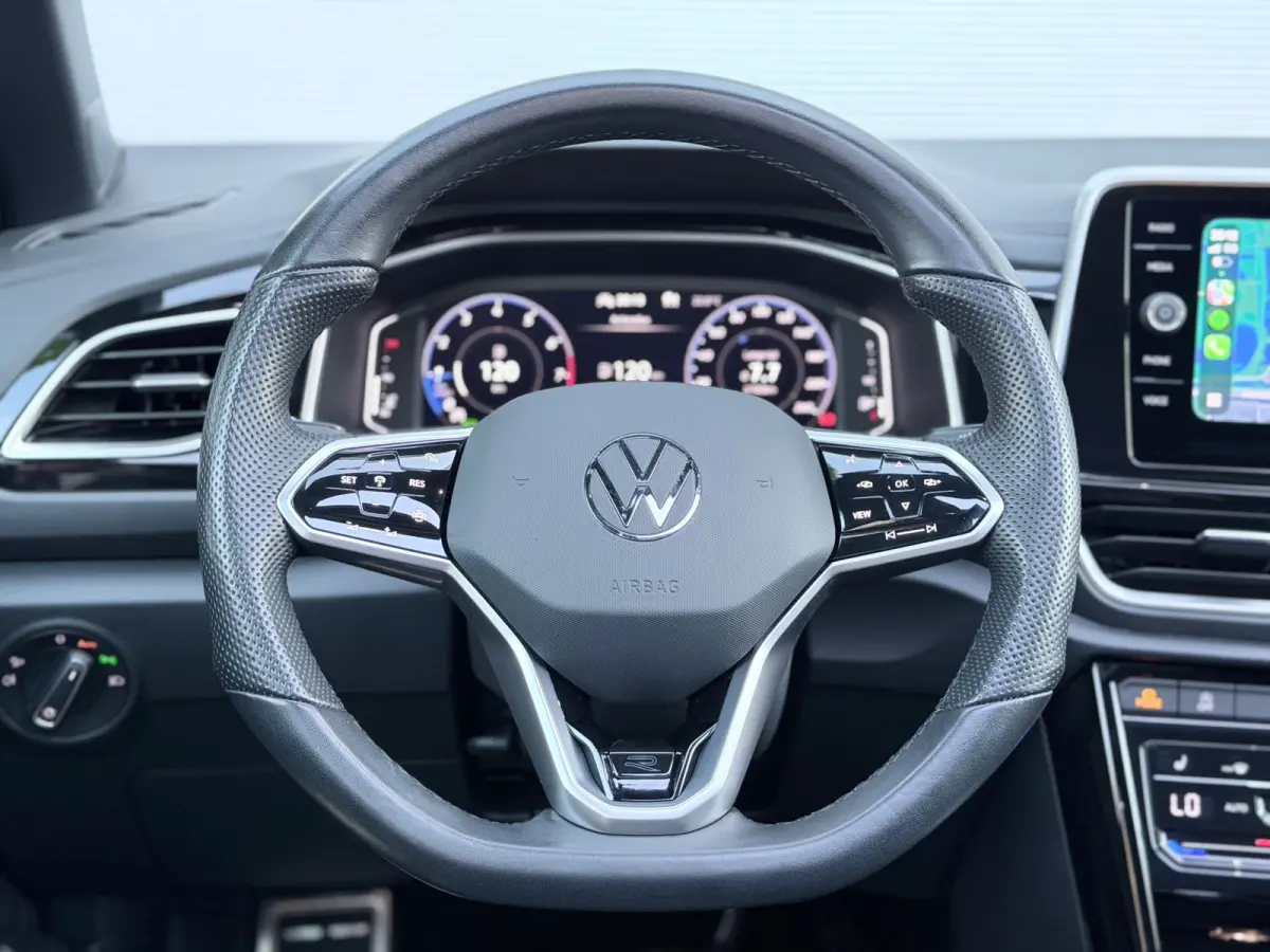 1.5 TSI 3x R-Line Pano/AppleCar/Keyless