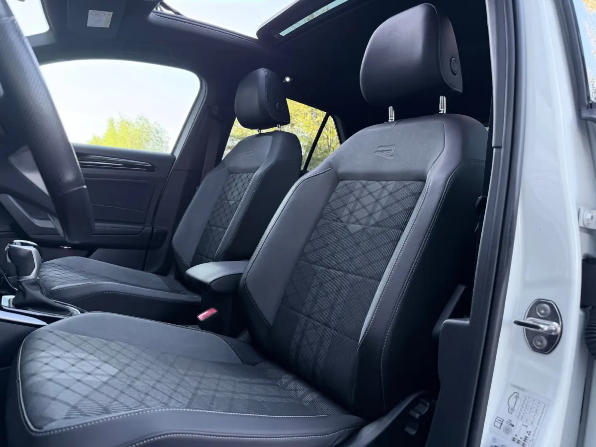 1.5 TSI 3x R-Line Pano/AppleCar/Keyless