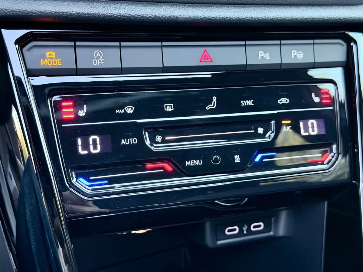 1.5 TSI 3x R-Line Pano/AppleCar/Keyless