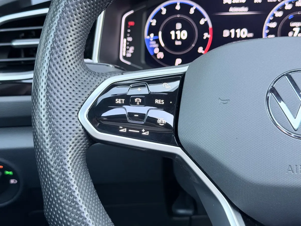 1.5 TSI 3x R-Line Pano/AppleCar/Keyless