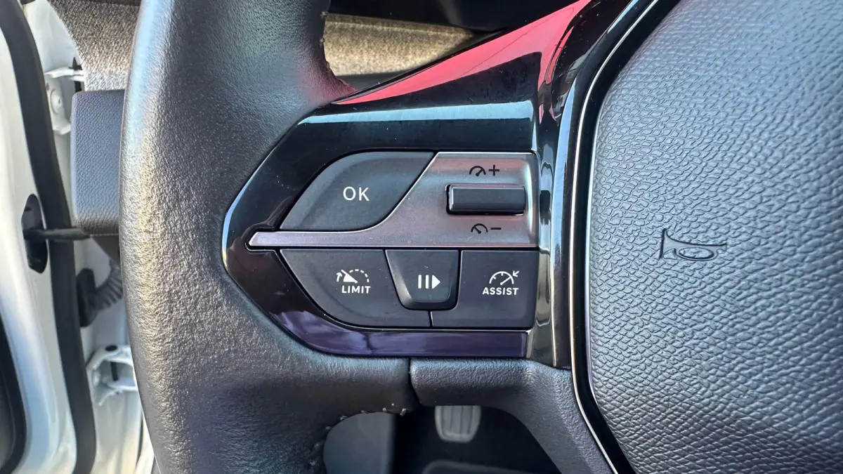 1.2 PureTech Allure | Navigatie | Apple Carplay / Android Auto | Camera | Cruise Control | | Achteruitrijcamera | Apple Carplay/Android Auto|telefoonintegratie premium | Bestuurdersstoel in 