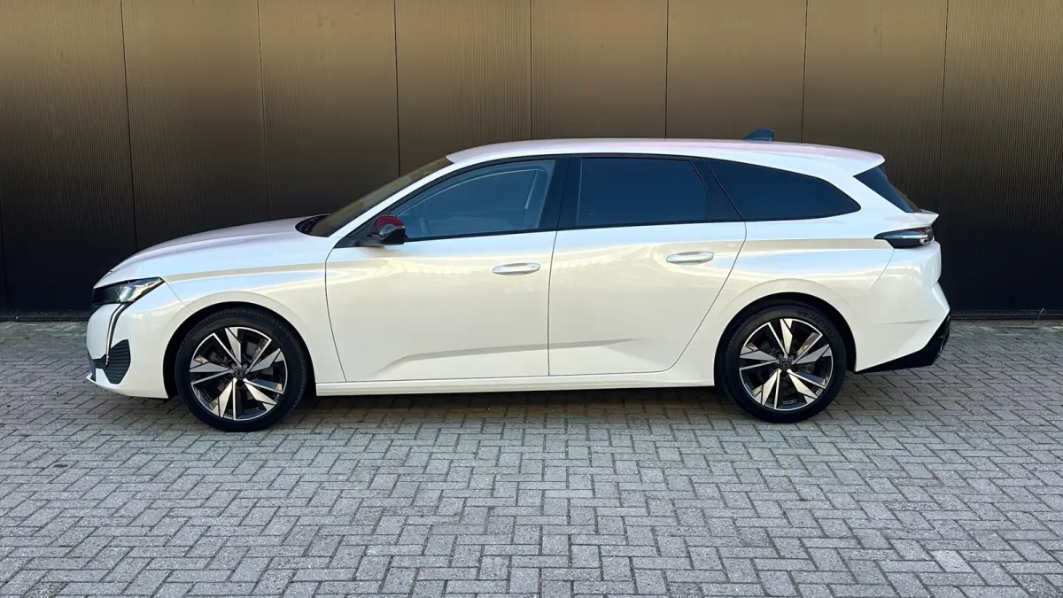 1.2 PureTech Allure | Navigatie | Apple Carplay / Android Auto | Camera | Cruise Control | | Achteruitrijcamera | Apple Carplay/Android Auto|telefoonintegratie premium | Bestuurdersstoel in 