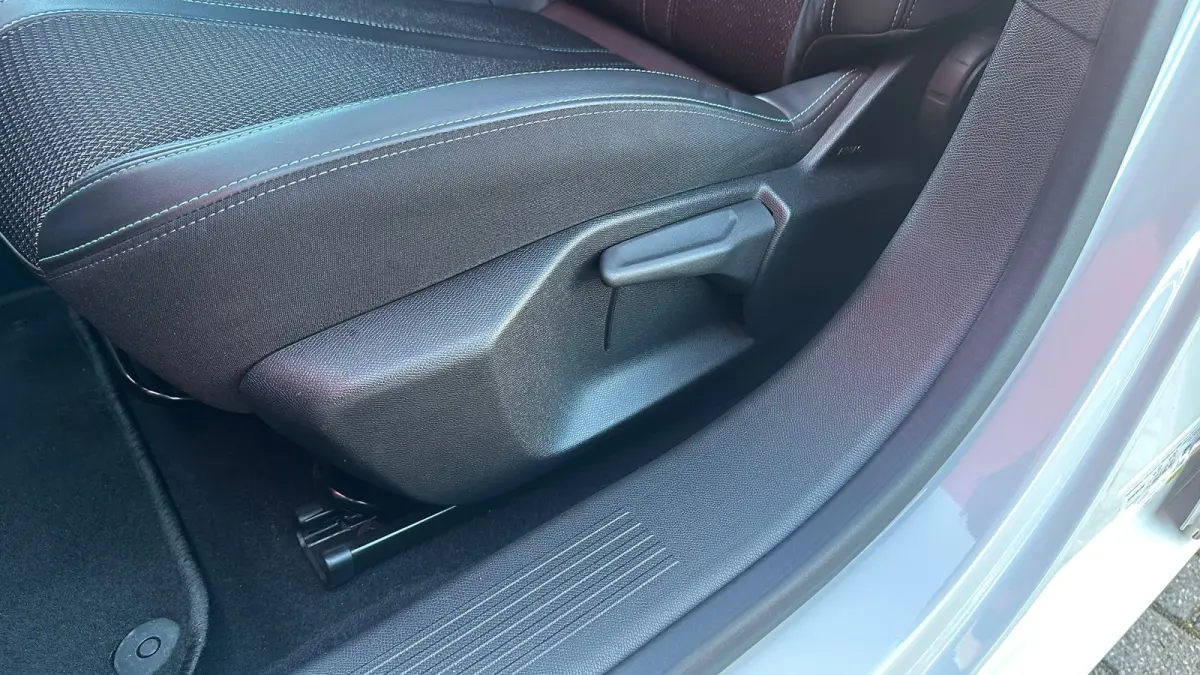 1.2 PureTech Allure | Navigatie | Apple Carplay / Android Auto | Camera | Cruise Control | | Achteruitrijcamera | Apple Carplay/Android Auto|telefoonintegratie premium | Bestuurdersstoel in 