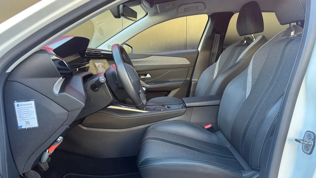 1.2 PureTech Allure | Navigatie | Apple Carplay / Android Auto | Camera | Cruise Control | | Achteruitrijcamera | Apple Carplay/Android Auto|telefoonintegratie premium | Bestuurdersstoel in 