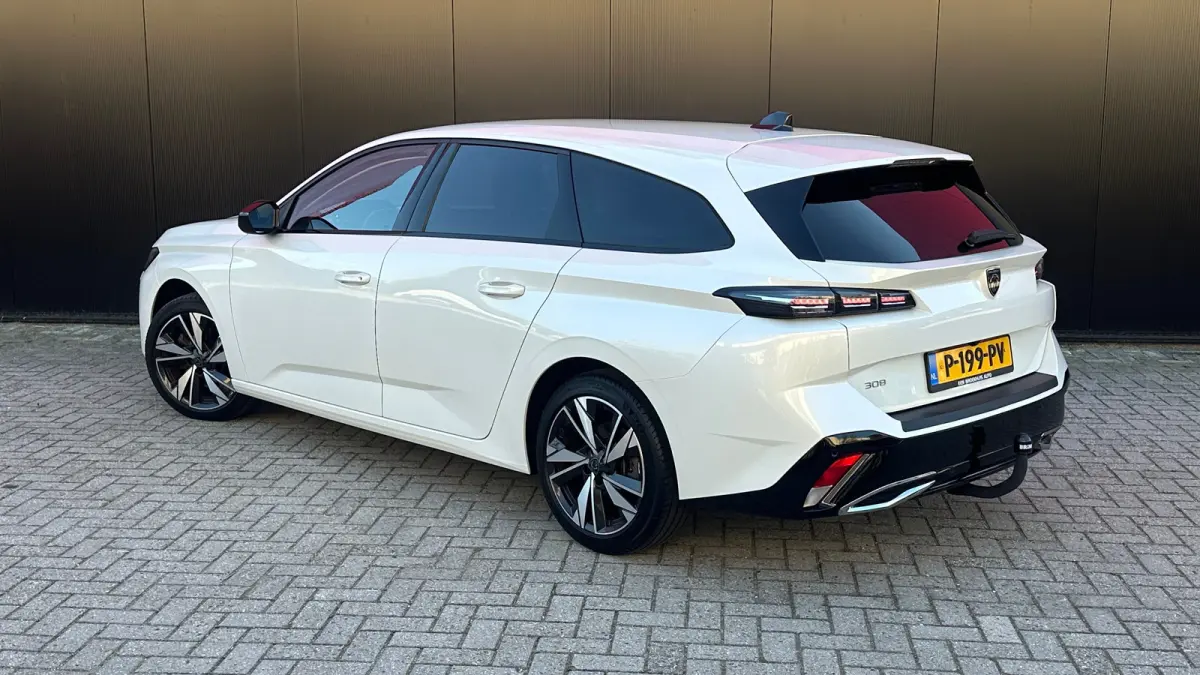 1.2 PureTech Allure | Navigatie | Apple Carplay / Android Auto | Camera | Cruise Control | | Achteruitrijcamera | Apple Carplay/Android Auto|telefoonintegratie premium | Bestuurdersstoel in 