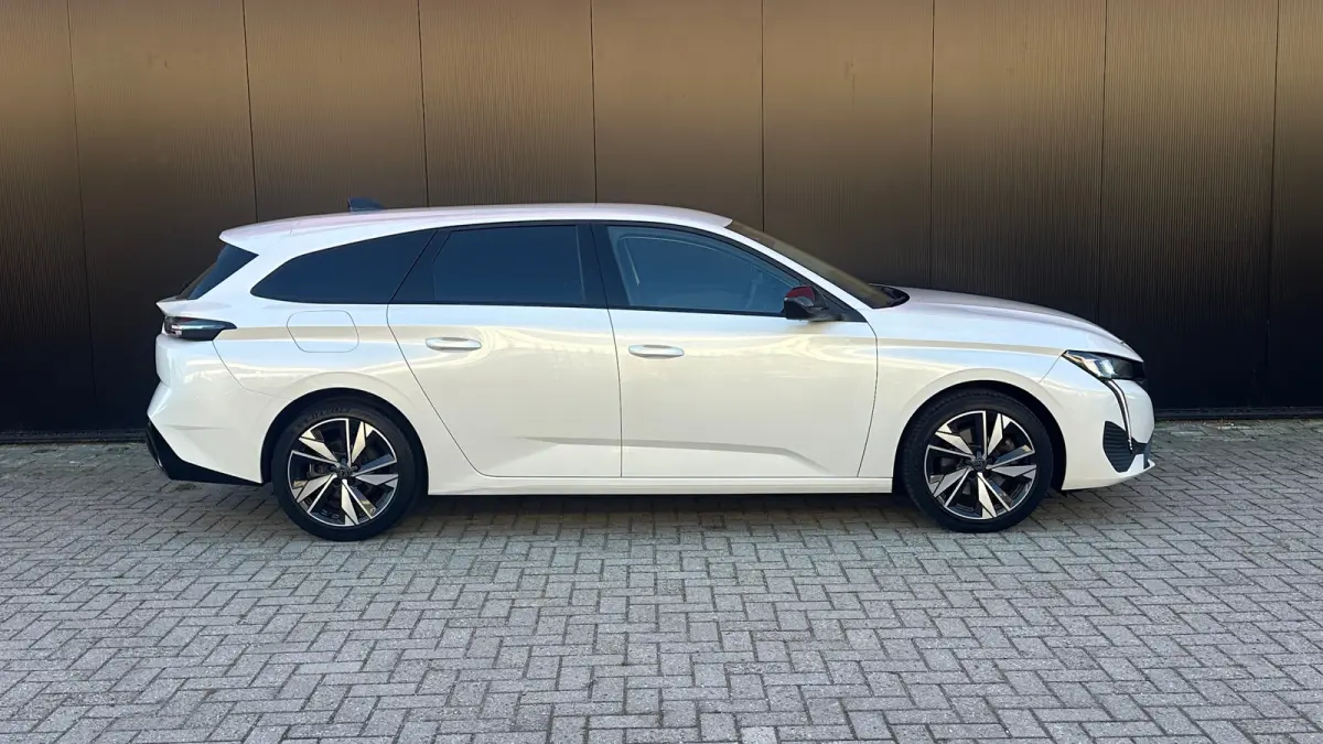 1.2 PureTech Allure | Navigatie | Apple Carplay / Android Auto | Camera | Cruise Control | | Achteruitrijcamera | Apple Carplay/Android Auto|telefoonintegratie premium | Bestuurdersstoel in 