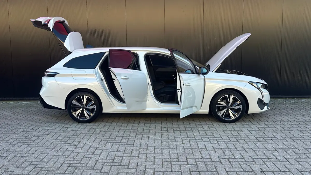 1.2 PureTech Allure | Navigatie | Apple Carplay / Android Auto | Camera | Cruise Control | | Achteruitrijcamera | Apple Carplay/Android Auto|telefoonintegratie premium | Bestuurdersstoel in 