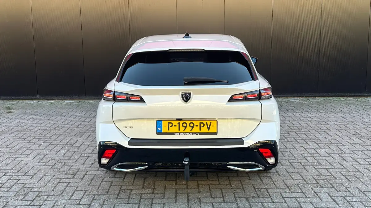 1.2 PureTech Allure | Navigatie | Apple Carplay / Android Auto | Camera | Cruise Control | | Achteruitrijcamera | Apple Carplay/Android Auto|telefoonintegratie premium | Bestuurdersstoel in 