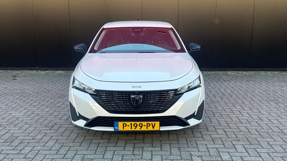 1.2 PureTech Allure | Navigatie | Apple Carplay / Android Auto | Camera | Cruise Control | | Achteruitrijcamera | Apple Carplay/Android Auto|telefoonintegratie premium | Bestuurdersstoel in 