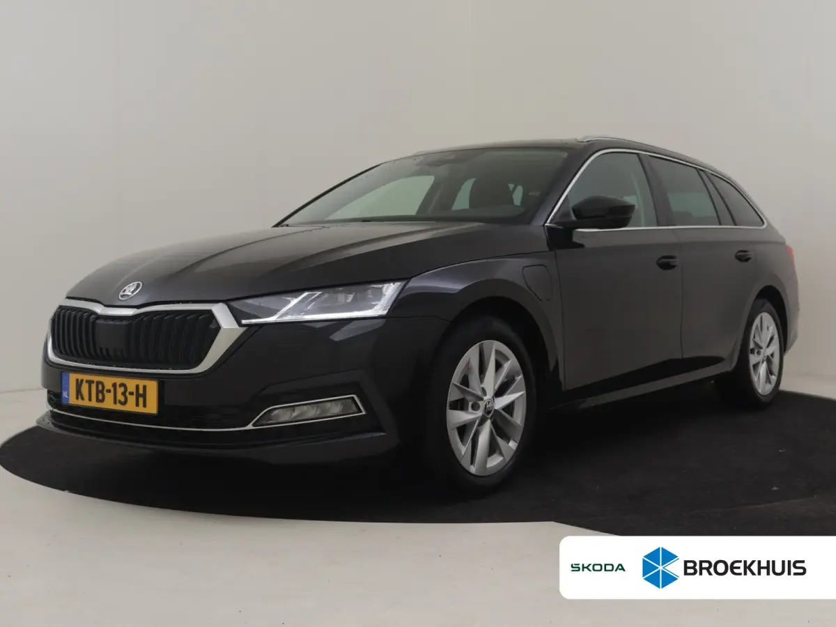 1.4 TSI iV PHEV Business Edition 204PK DSG/AUTO | Achteruitrijcamera | Parkeer assistent | App connect | Elektr verstelbare stoelen  | stoel/stuurverw | Keyless entry/start | Dodehoek detect