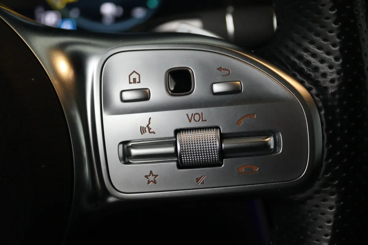 4MATIC Premium Plus (PANORAMADAK, SFEERVERLICHTING, CAMERA, ELEKT. STOELEN)