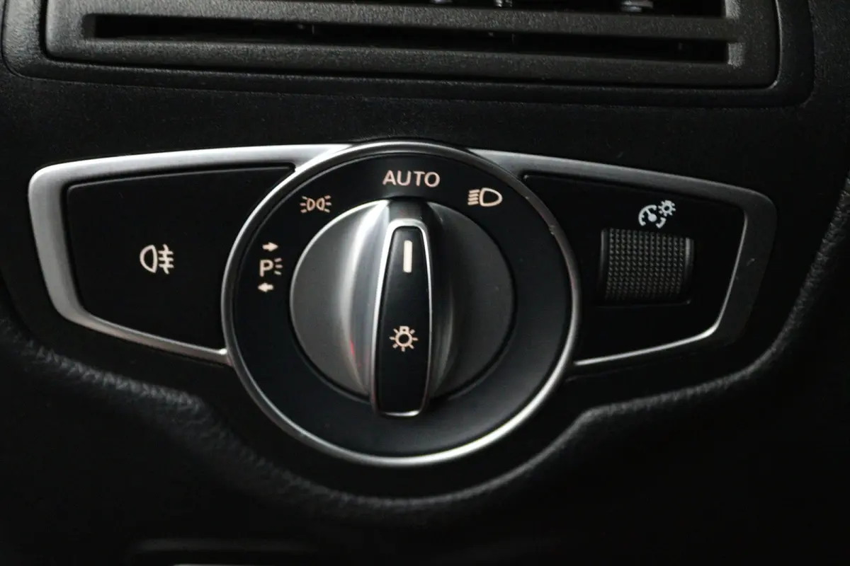 4MATIC Premium Plus (PANORAMADAK, SFEERVERLICHTING, CAMERA, ELEKT. STOELEN)