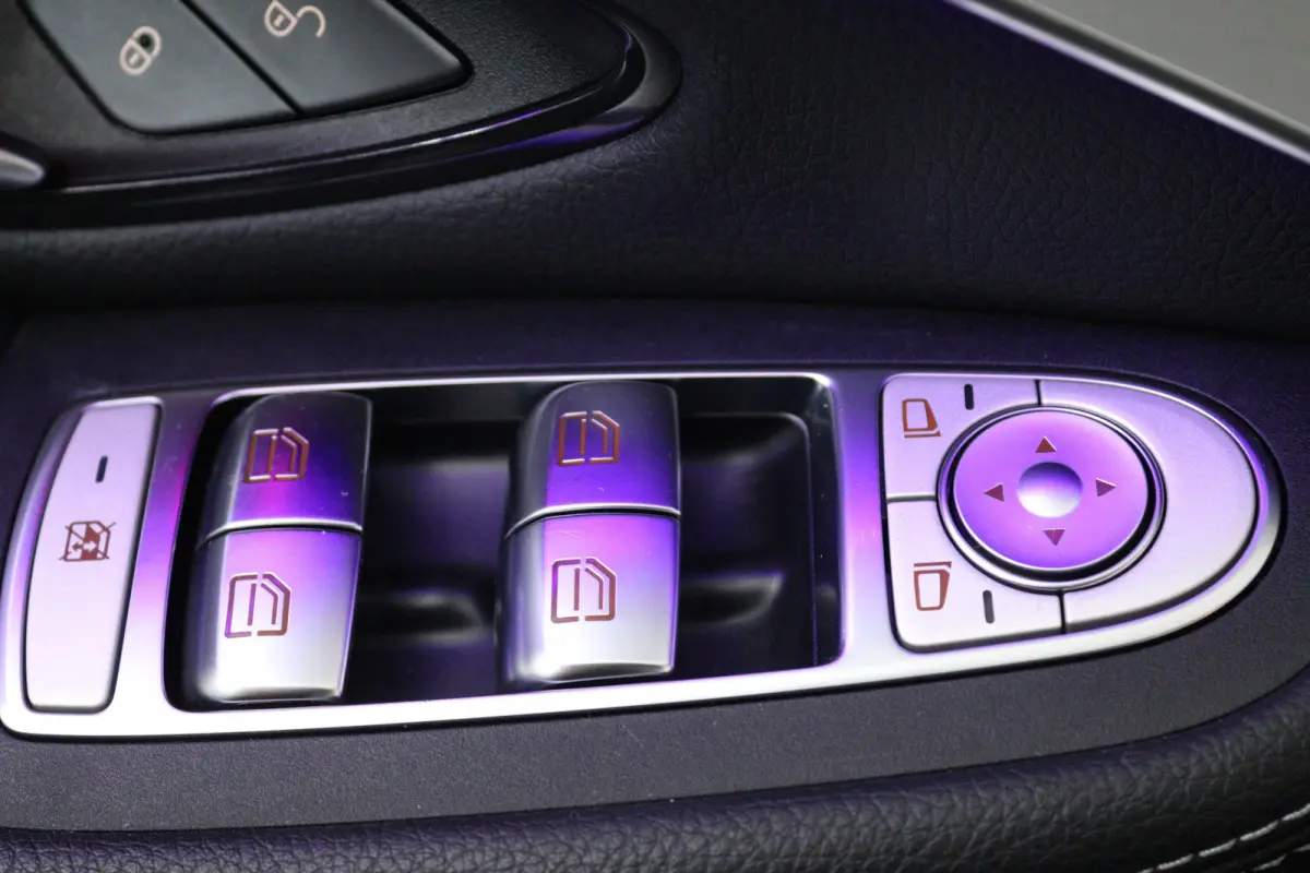 4MATIC Premium Plus (PANORAMADAK, SFEERVERLICHTING, CAMERA, ELEKT. STOELEN)