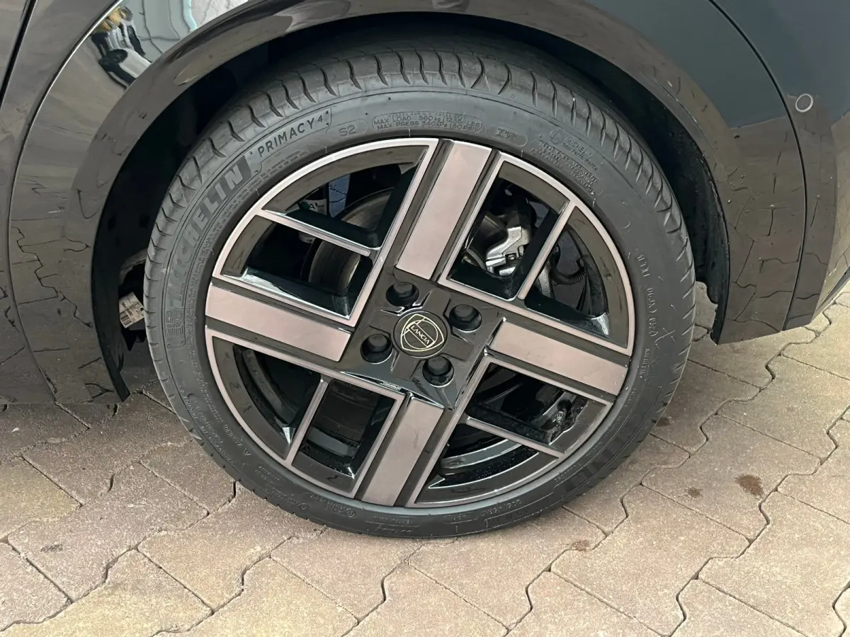 LX 54 kWh Alcantara Bekleding | Camera Voor + Achter | Adaptieve Cruise | 17" Lichtmetaal | Stoelverwarming | Achteruitrijcamera | Airco (automatisch) | Alcantara bekleding