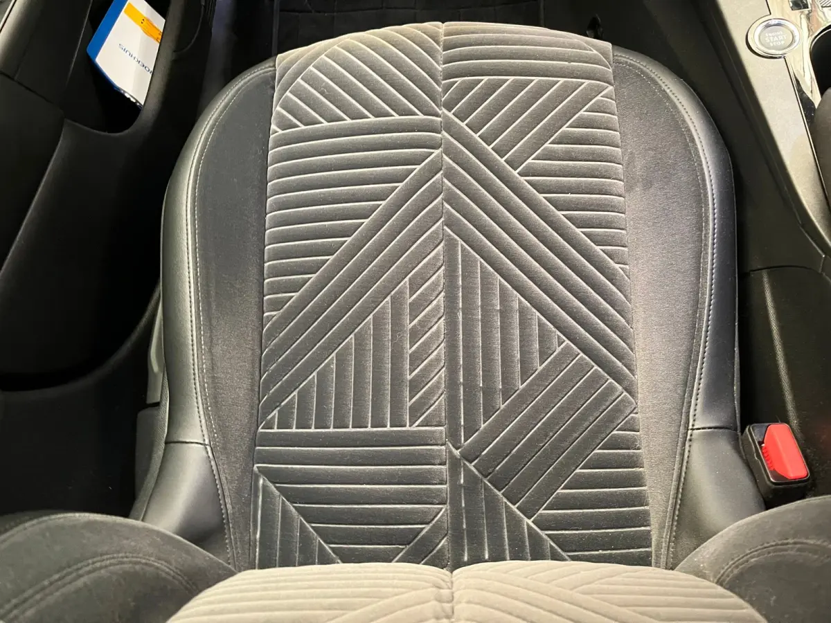 LX 54 kWh Alcantara Bekleding | Camera Voor + Achter | Adaptieve Cruise | 17" Lichtmetaal | Stoelverwarming | Achteruitrijcamera | Airco (automatisch) | Alcantara bekleding