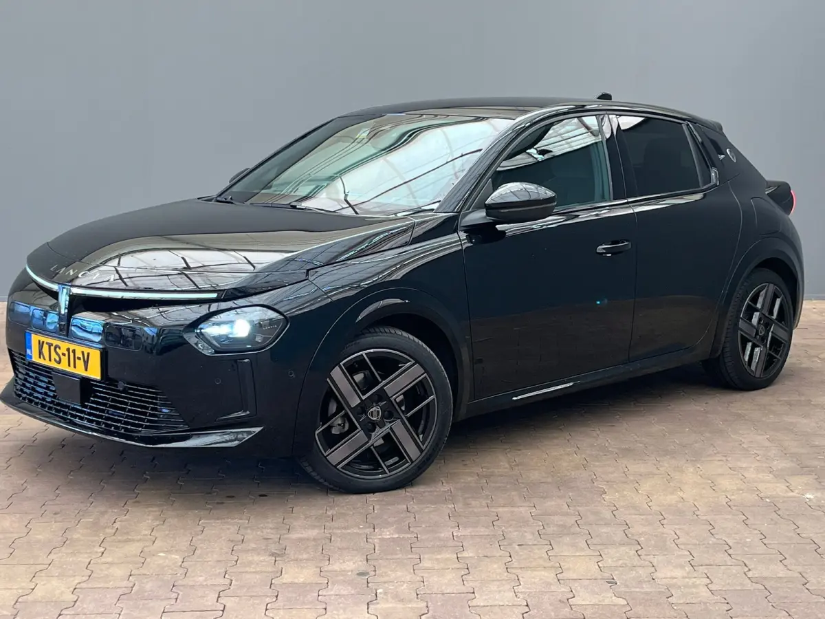 LX 54 kWh Alcantara Bekleding | Camera Voor + Achter | Adaptieve Cruise | 17" Lichtmetaal | Stoelverwarming | Achteruitrijcamera | Airco (automatisch) | Alcantara bekleding