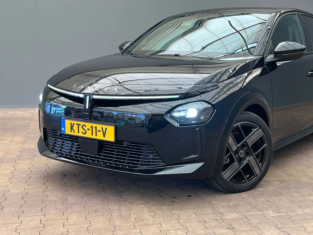 LX 54 kWh Alcantara Bekleding | Camera Voor + Achter | Adaptieve Cruise | 17" Lichtmetaal | Stoelverwarming | Achteruitrijcamera | Airco (automatisch) | Alcantara bekleding