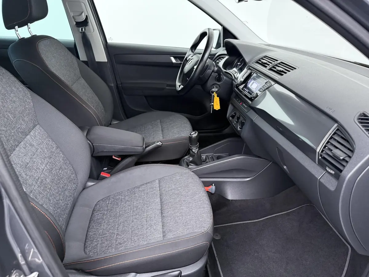 1.0 TSI Business Edition | Apple Carplay/Android Auto | Parkeersensoren voor & achter |