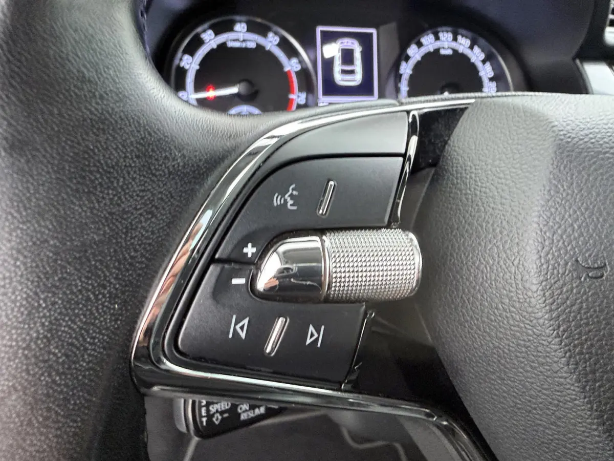 1.0 TSI Business Edition | Apple Carplay/Android Auto | Parkeersensoren voor & achter |