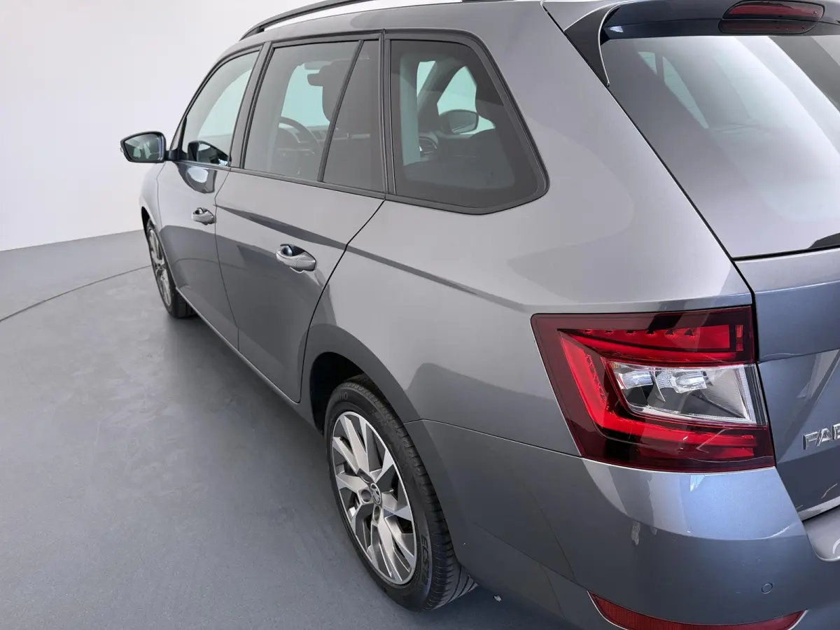 1.0 TSI Business Edition | Apple Carplay/Android Auto | Parkeersensoren voor & achter |