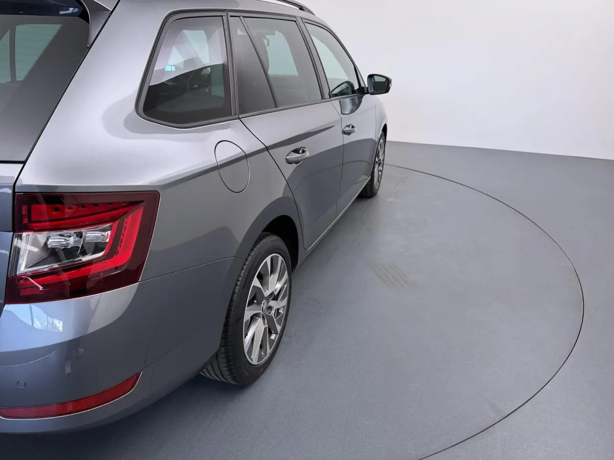 1.0 TSI Business Edition | Apple Carplay/Android Auto | Parkeersensoren voor & achter |