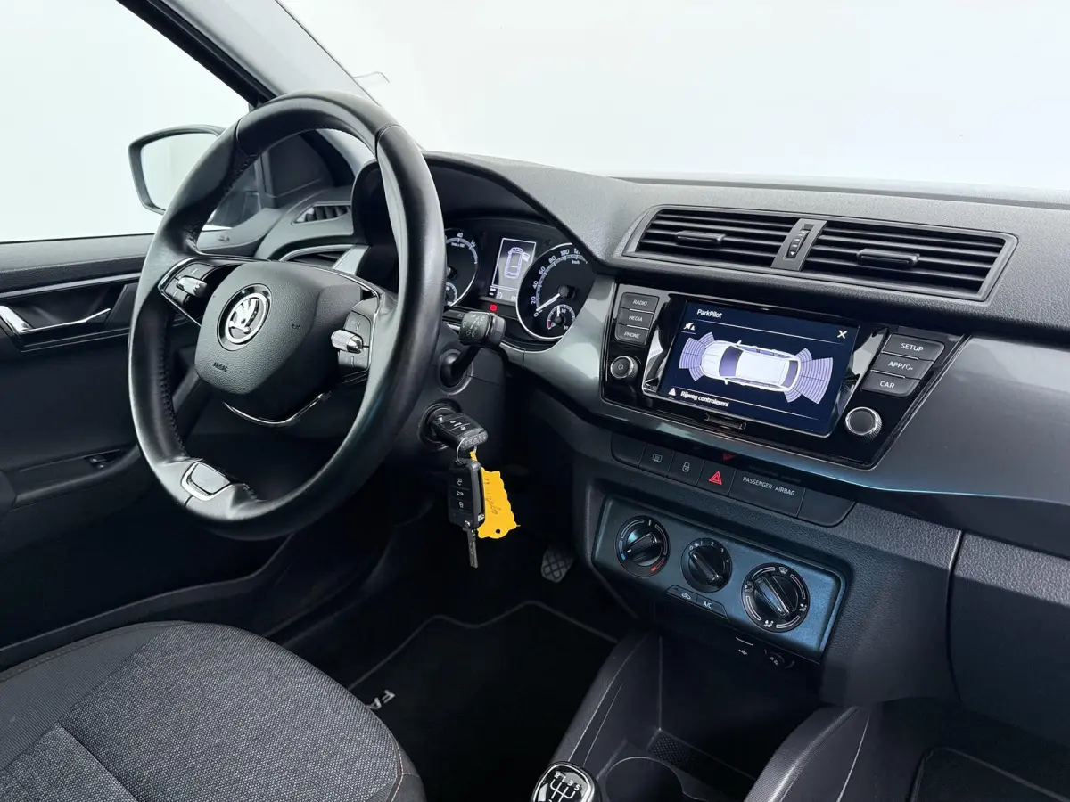 1.0 TSI Business Edition | Apple Carplay/Android Auto | Parkeersensoren voor & achter |