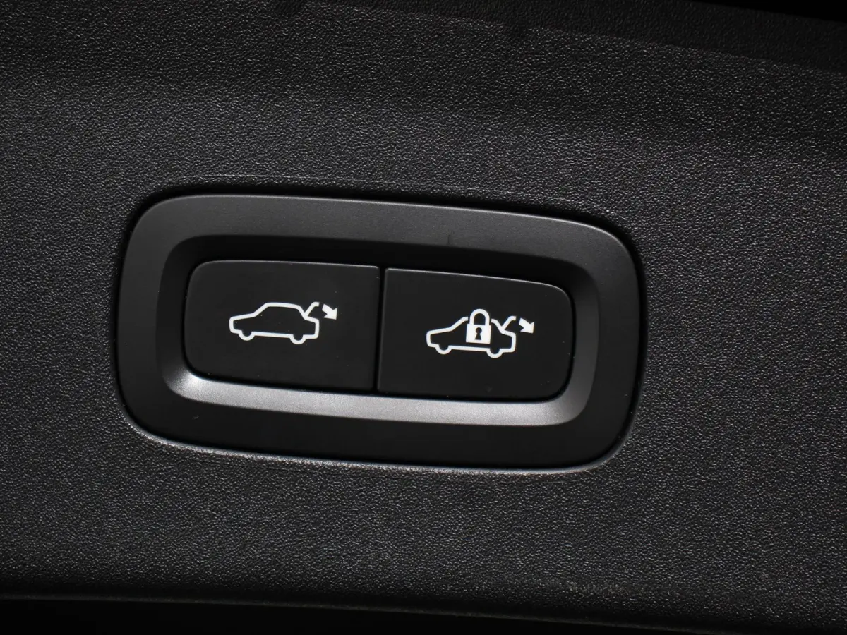 Long Range Dual Motor 408pk Launch Edition 78kWh SOH 93.6% Climate control Cruise control Panoramadak Parkeersensoren + Camera Voorstoelen verwarmd Apple Carplay/ Android Auto