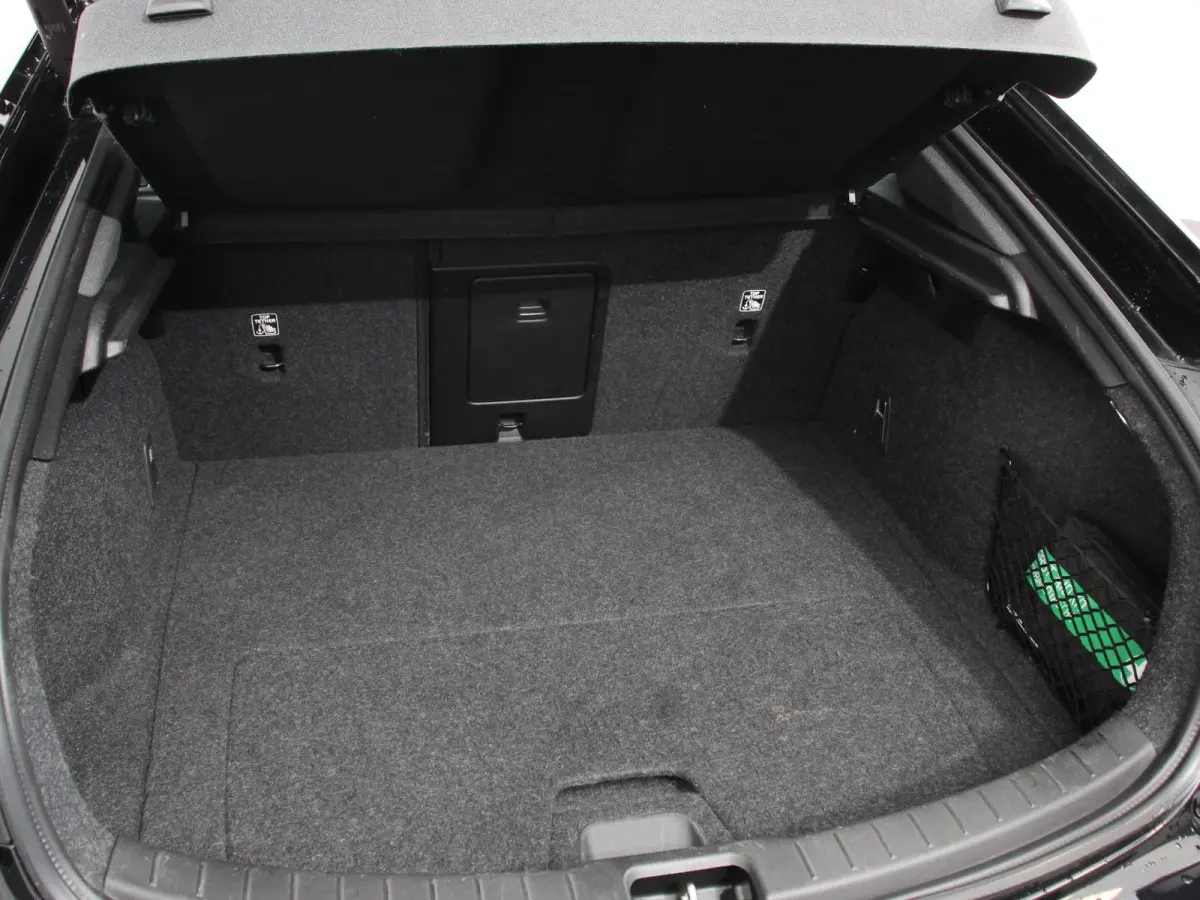 Long Range Dual Motor 408pk Launch Edition 78kWh SOH 93.6% Climate control Cruise control Panoramadak Parkeersensoren + Camera Voorstoelen verwarmd Apple Carplay/ Android Auto