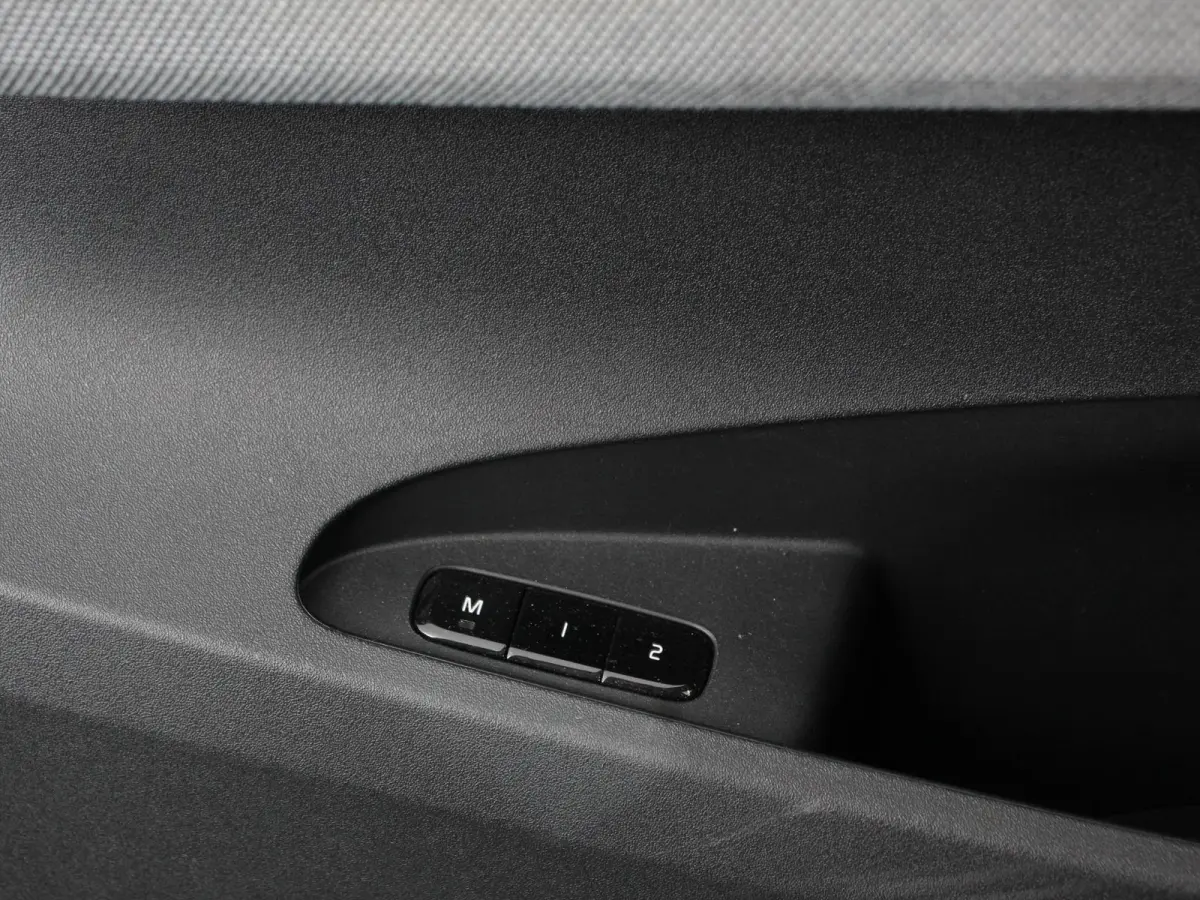 Long Range Dual Motor 408pk Launch Edition 78kWh SOH 93.6% Climate control Cruise control Panoramadak Parkeersensoren + Camera Voorstoelen verwarmd Apple Carplay/ Android Auto