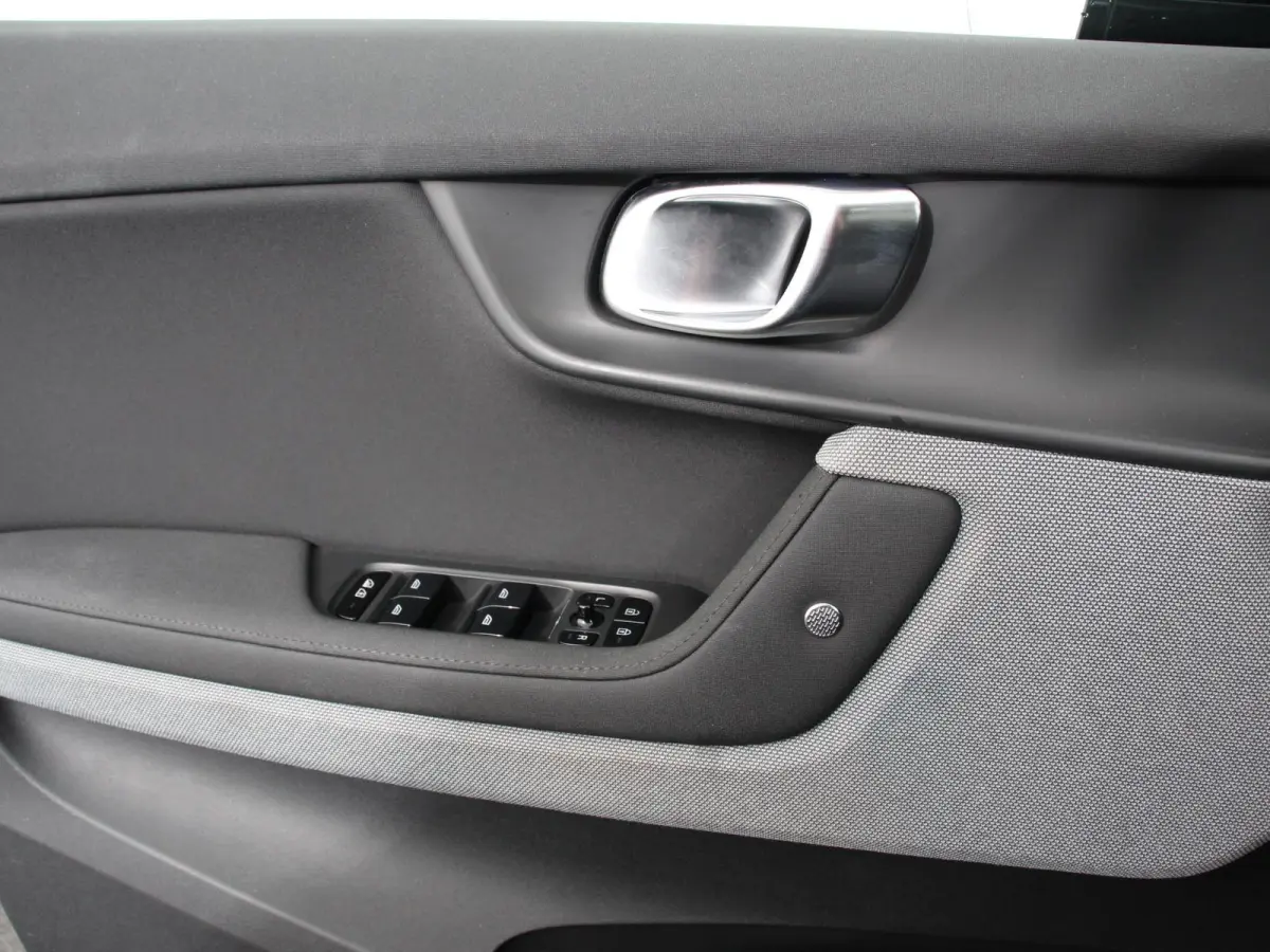 Long Range Dual Motor 408pk Launch Edition 78kWh SOH 93.6% Climate control Cruise control Panoramadak Parkeersensoren + Camera Voorstoelen verwarmd Apple Carplay/ Android Auto