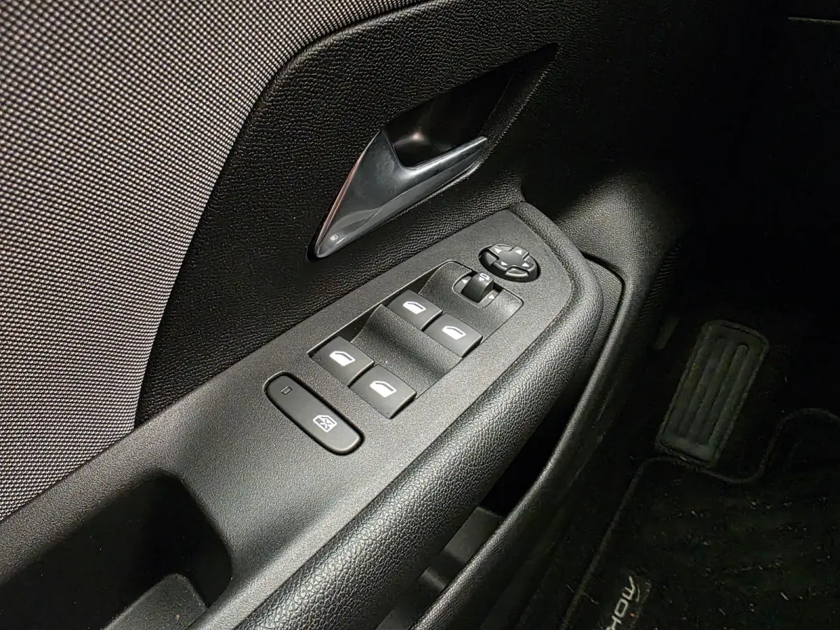 Edition Climate Control | Digitaal Dashboard | 17" Lichtmetaal | Carplay | Cruise | Parkeersensoren Achter | Apple Carplay/Android Auto|telefoonintegratie premium | Connected services | Crui