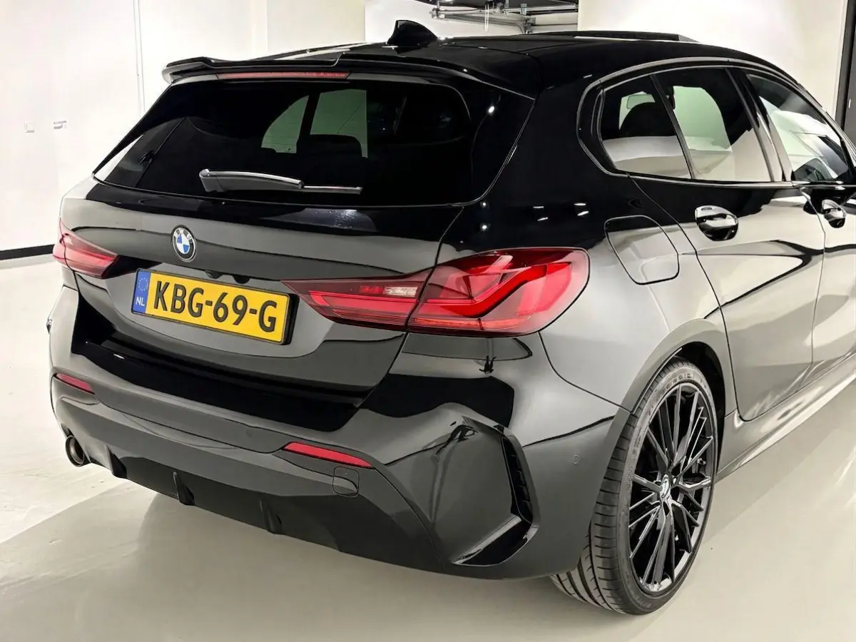 118i M Sport |PANODAK|KUIPSTOELEN|H&K|19''|ACC|HUD|CAM|SFEER|High Executive|LED|APPLE|