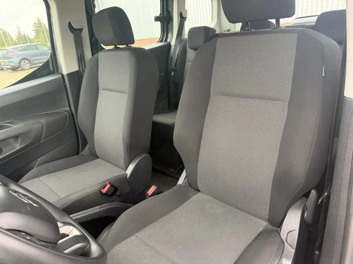 1.2 PureTech Feel - Gris Platinium - Navigatie/Cruise/Airco