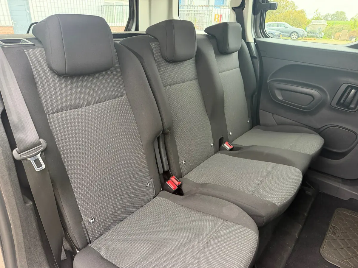 1.2 PureTech Feel - Gris Platinium - Navigatie/Cruise/Airco