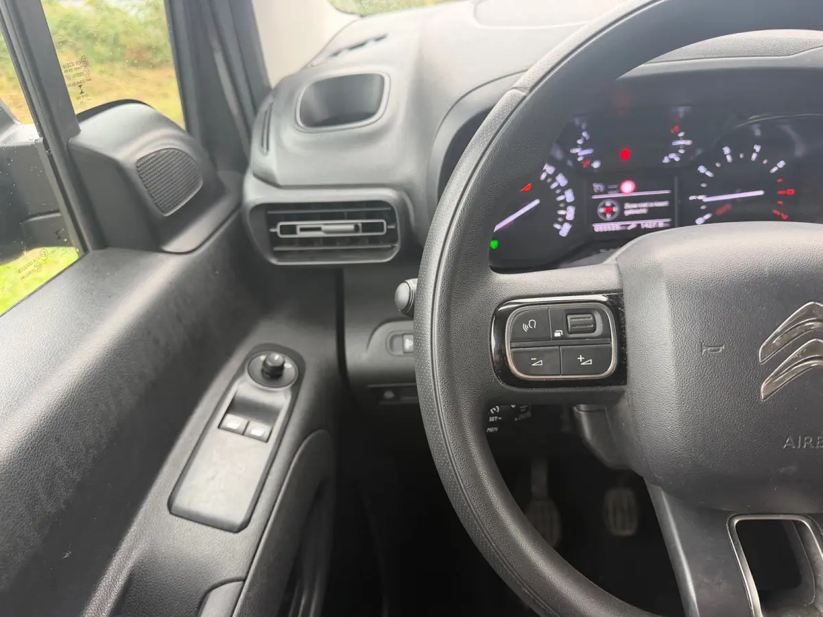 1.2 PureTech Feel - Gris Platinium - Navigatie/Cruise/Airco