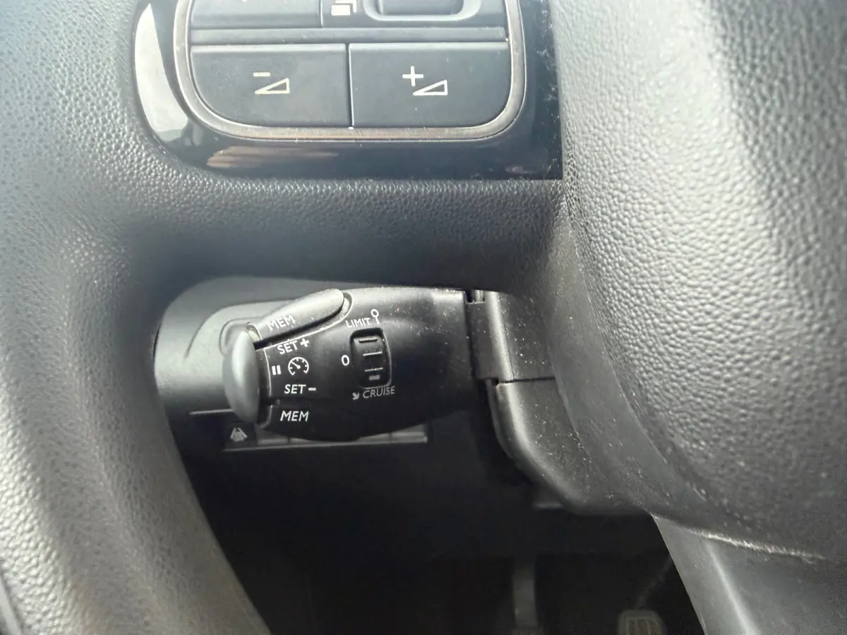 1.2 PureTech Feel - Gris Platinium - Navigatie/Cruise/Airco