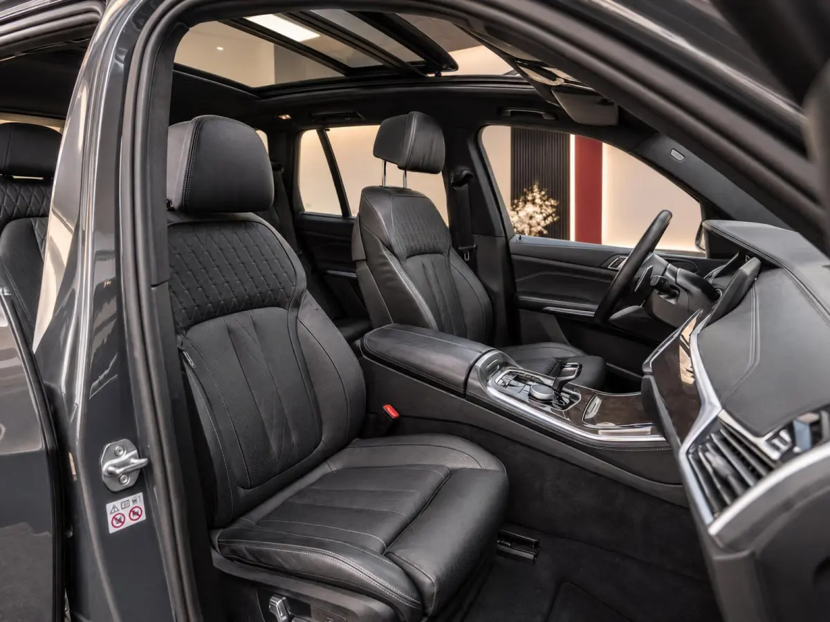 XDrive45e High Executive M-Sport | SOH 100% | Skylounge | Active Steering | Ventilatie | BTW