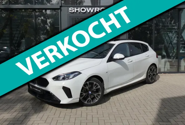 120 M Sport Design Edition PANO KEYLESS CAM