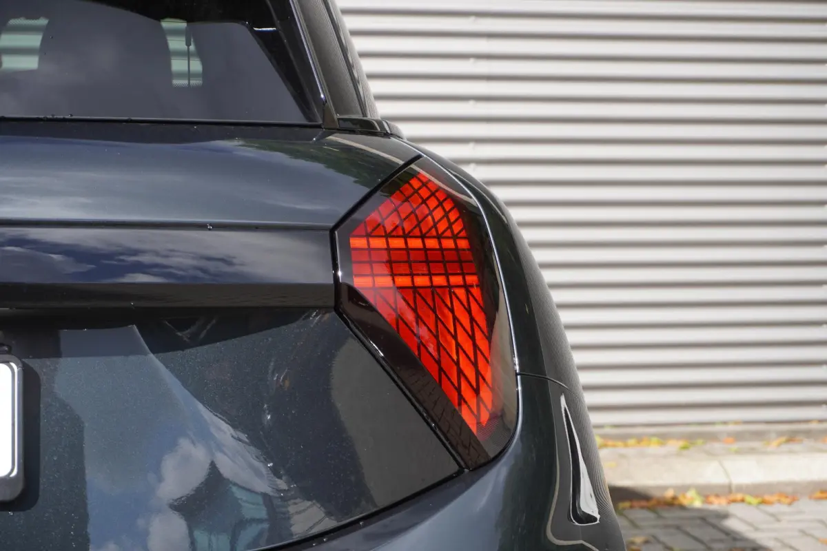 Cooper E John Cooper Works | Pakket XL | Glazen Panoramadak | Elektrisch verstelbare stoelen met massage | Harman Kardon | Head-Up Display | Stuur- & Stoelverwarming | Active Cruise Control 