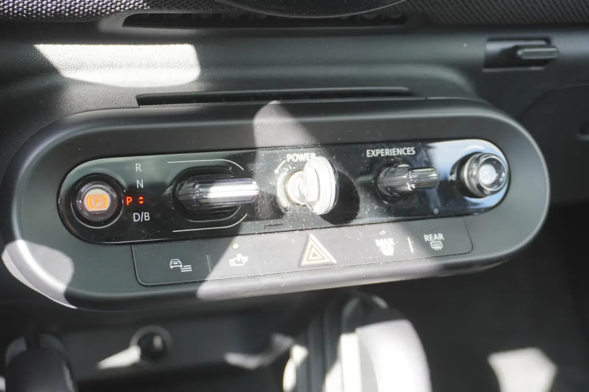 Cooper E John Cooper Works | Pakket XL | Glazen Panoramadak | Elektrisch verstelbare stoelen met massage | Harman Kardon | Head-Up Display | Stuur- & Stoelverwarming | Active Cruise Control 