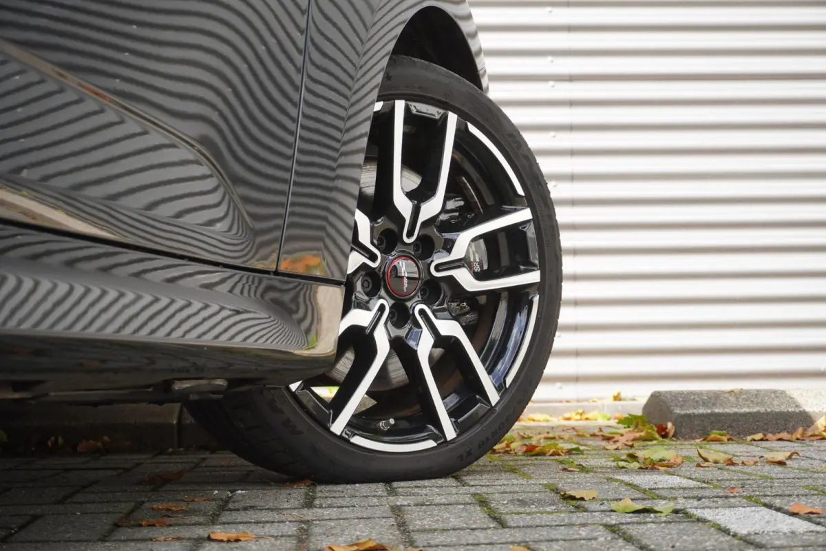 Cooper E John Cooper Works | Pakket XL | Glazen Panoramadak | Elektrisch verstelbare stoelen met massage | Harman Kardon | Head-Up Display | Stuur- & Stoelverwarming | Active Cruise Control 