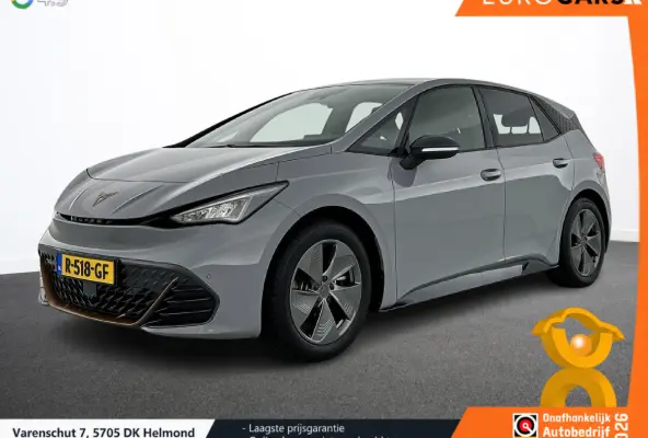 Business 62 kWh Automaat Demo Navigatie Apple Carplay Android Auto Camera Parkeersensoren Adaptive Cruise Control Stoel- en stuurverwarming Full Led Climate Control Lichtmetalen velgen