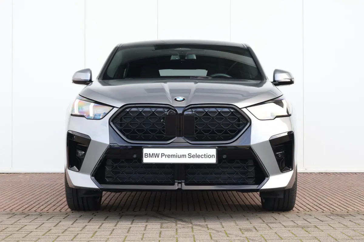 sDrive20i | Sport Pakket Pro | Panorama Dak | Trekhaak | Driving Assistant Plus | Stuur & Stoel Verwarming | Harman Kardon | Parking Assistant Plus | Head-Up |
