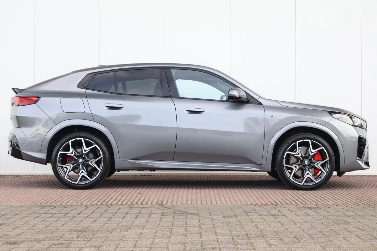 sDrive20i | Sport Pakket Pro | Panorama Dak | Trekhaak | Driving Assistant Plus | Stuur & Stoel Verwarming | Harman Kardon | Parking Assistant Plus | Head-Up |