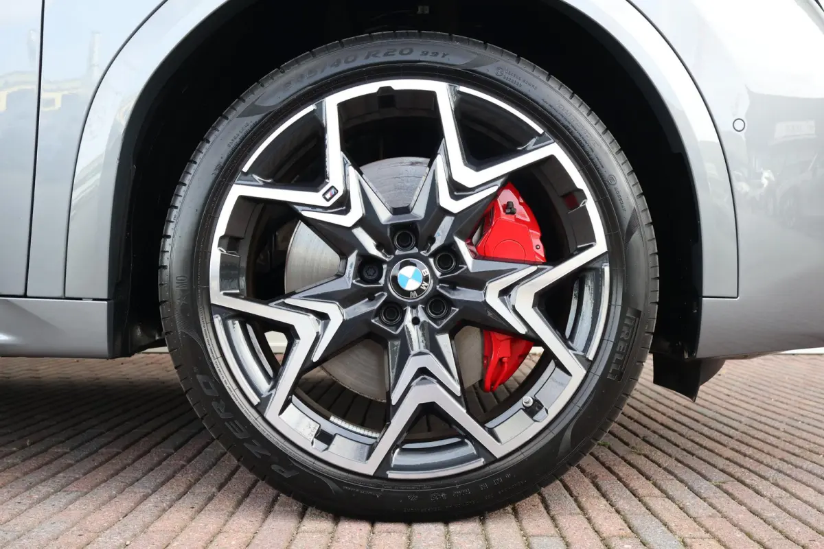 sDrive20i | Sport Pakket Pro | Panorama Dak | Trekhaak | Driving Assistant Plus | Stuur & Stoel Verwarming | Harman Kardon | Parking Assistant Plus | Head-Up |